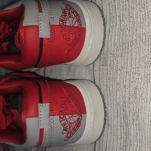 Air Jordan 1 Women's Low Split Gym Red / Cement Gray / Black Size 7 - Picture 6 of 10